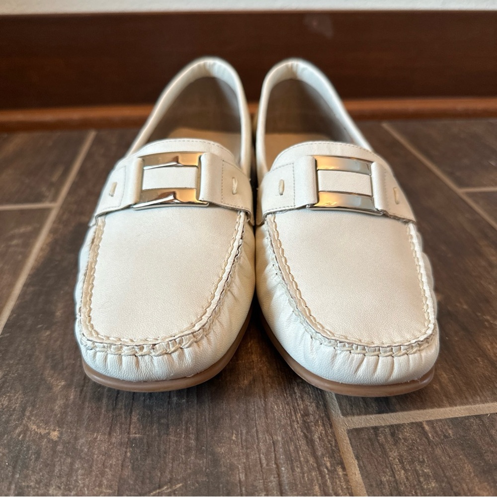 Beige Leather Loafers with Silver Buckle- hush puppies - 8.5 - vintage Y2K - Picture 3 of 7
